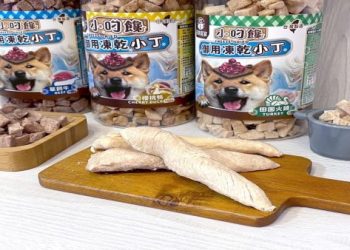 狗狗開冰箱偷零食被抓包,叼著火腿撒腿就跑